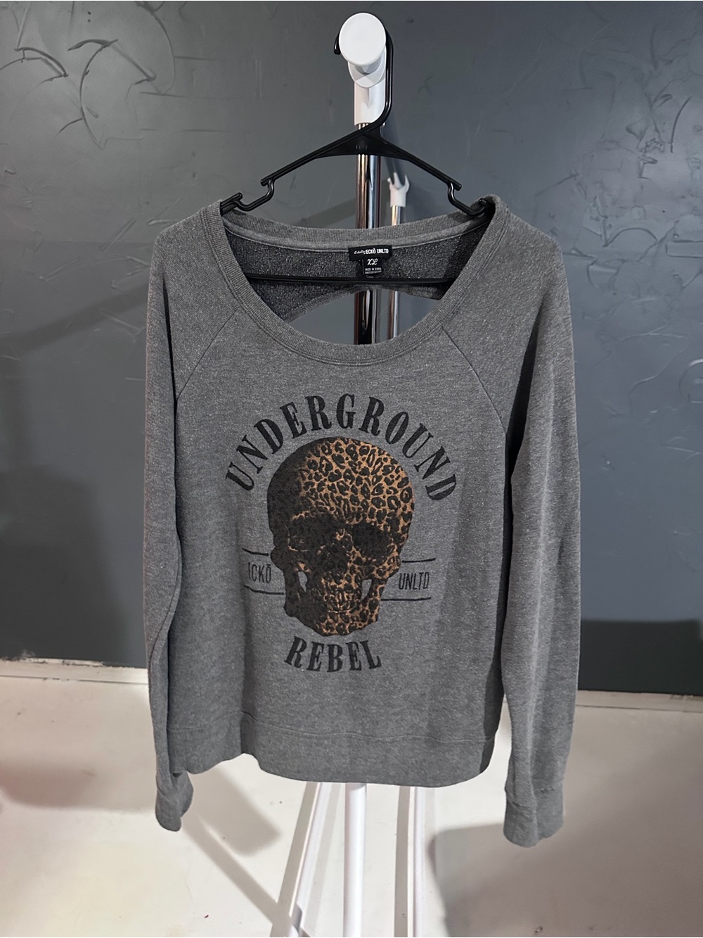 Ecko Unlimited Grey Sweatshirt with Leopard Skull Graphic